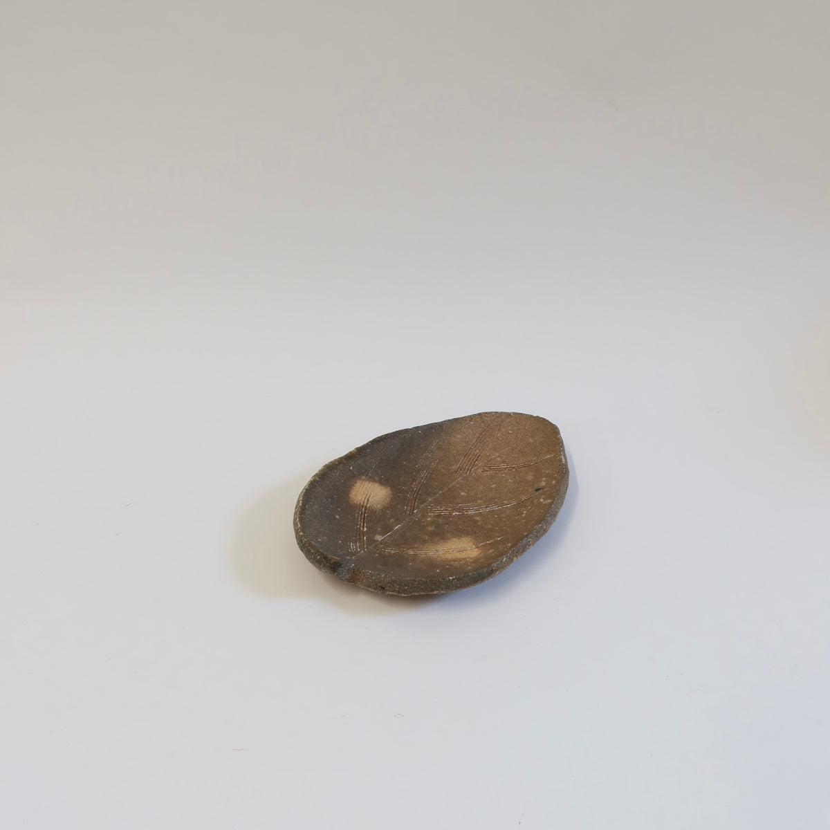 Travel edition: Japanese Wood-fired Shigaraki Leaf-shaped Plate
