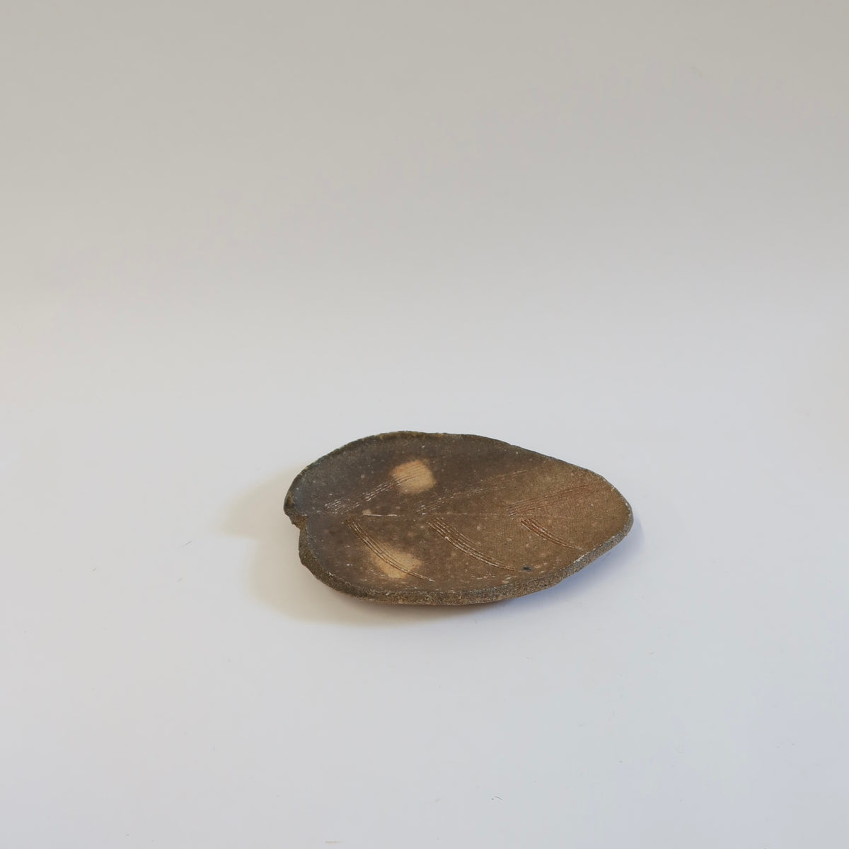 Travel edition: Japanese Wood-fired Shigaraki Leaf-shaped Plate
