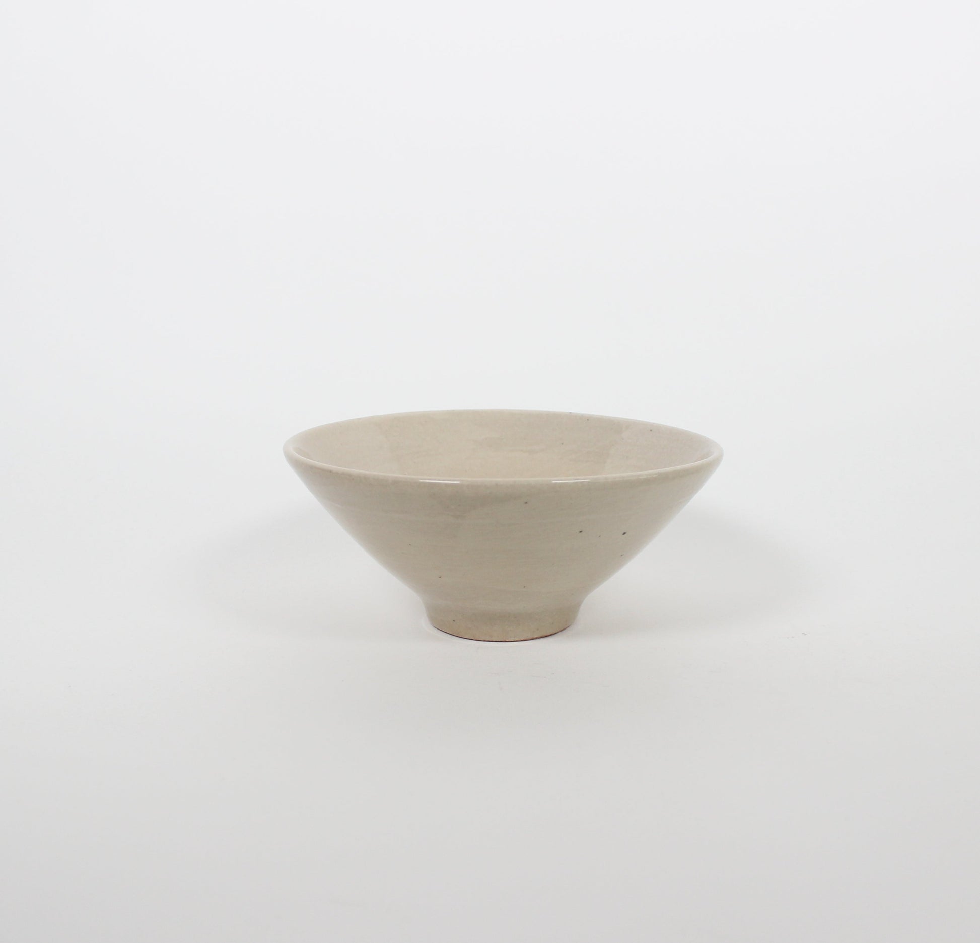 Japanese Shigaraki Ceramic Glossy Beige Brush Work Tea Bowl