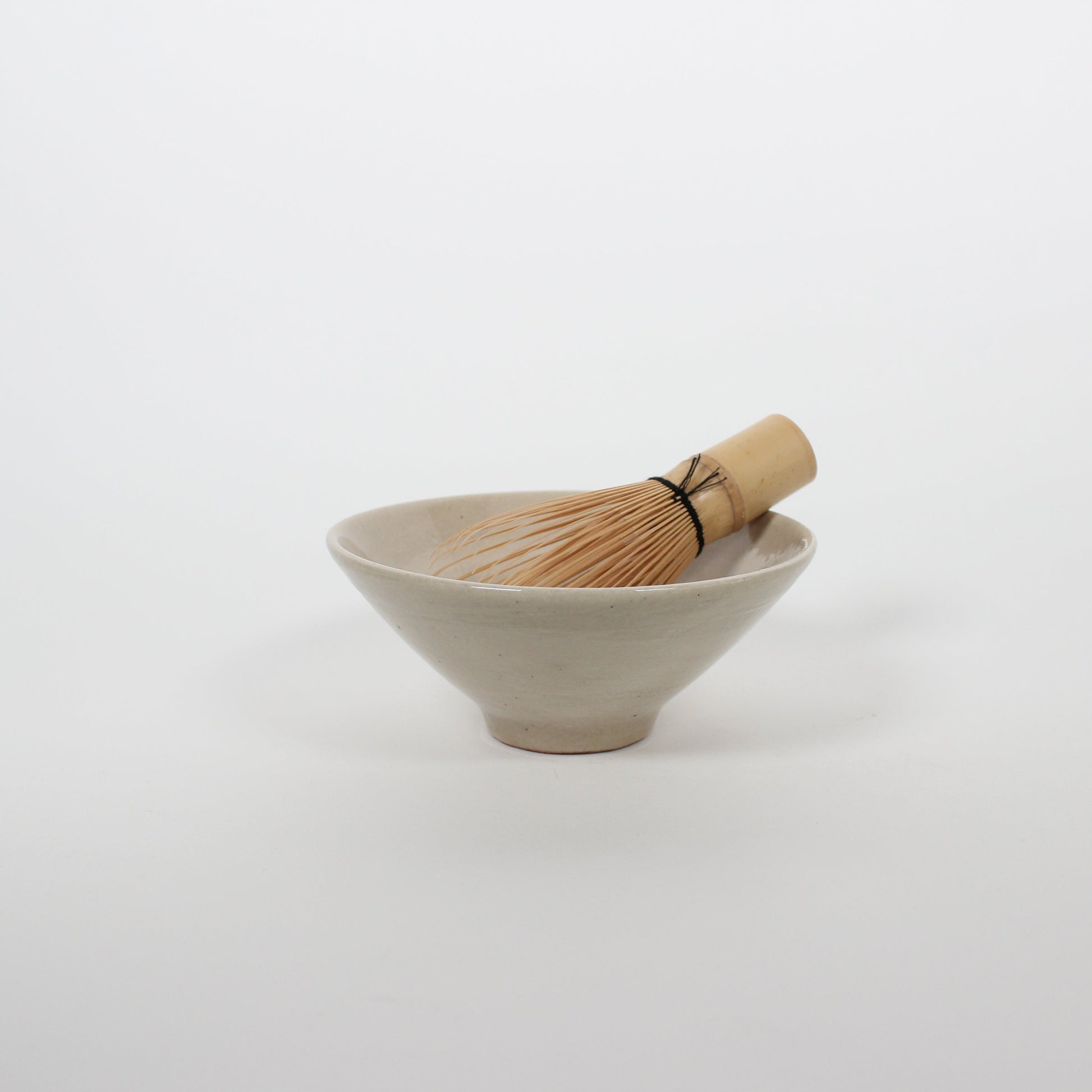 Japanese Shigaraki Ceramic Glossy Beige Brush Work Tea Bowl