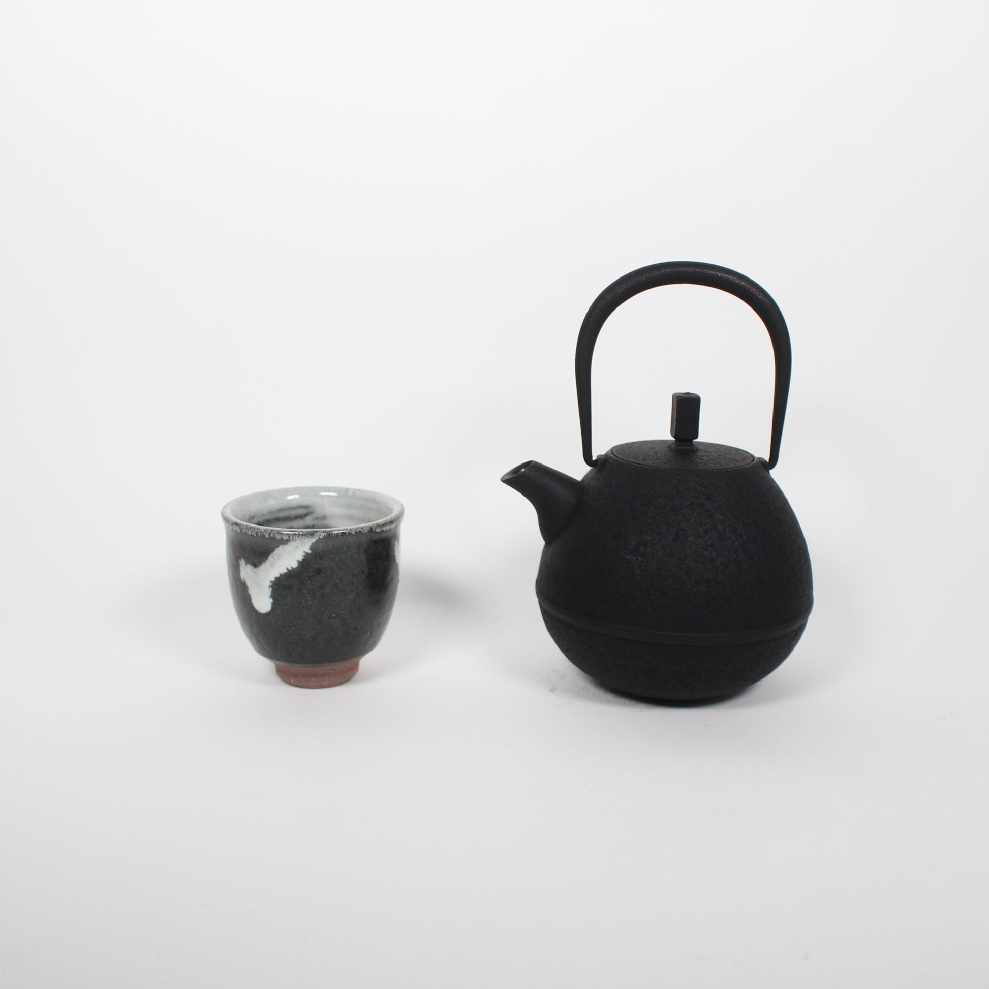 Japanese Nambu Tekki &quot;Egg&quot; Kyusu Tea Pot, Medium