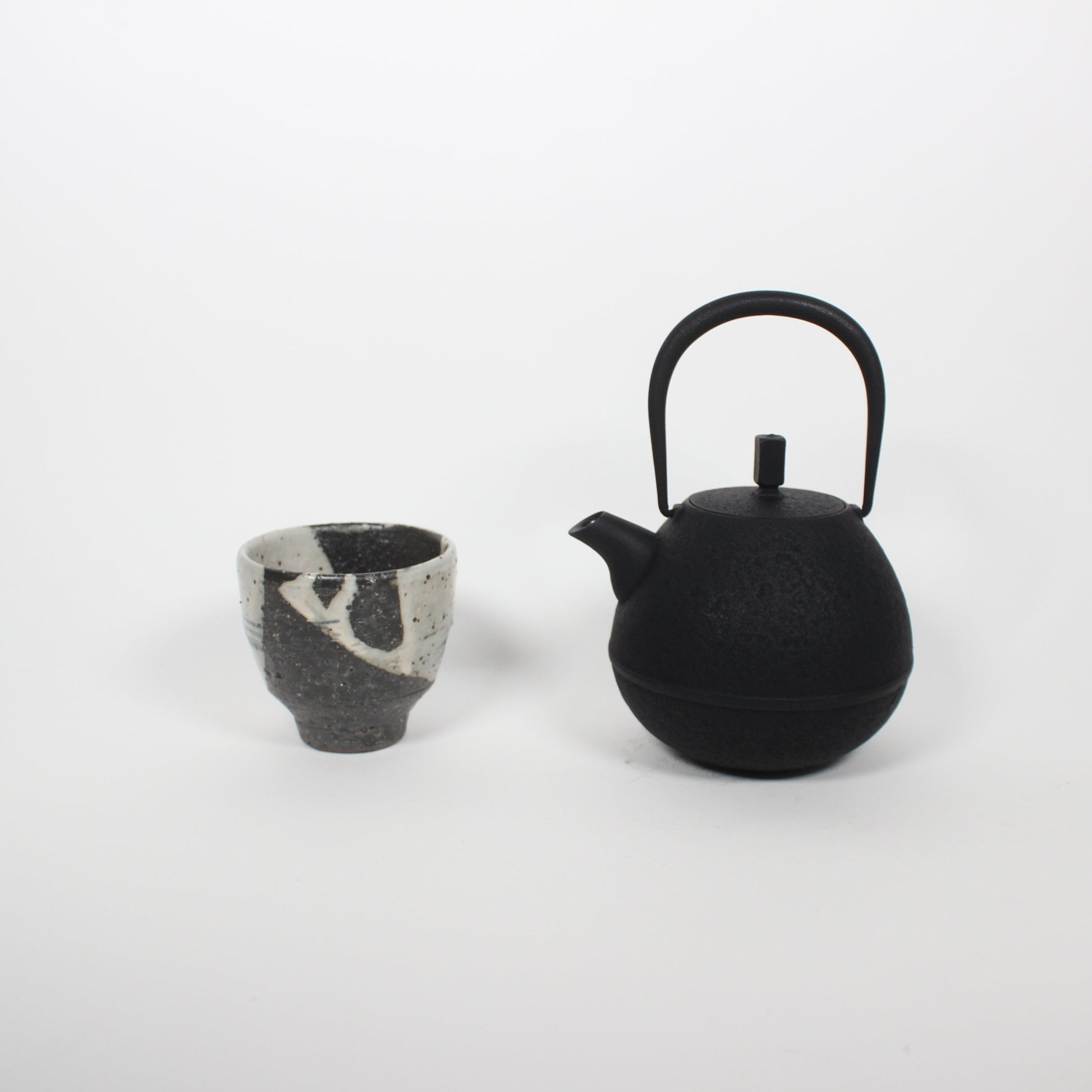 Japanese Nambu Tekki &quot;Egg&quot; Kyusu Tea Pot, Medium