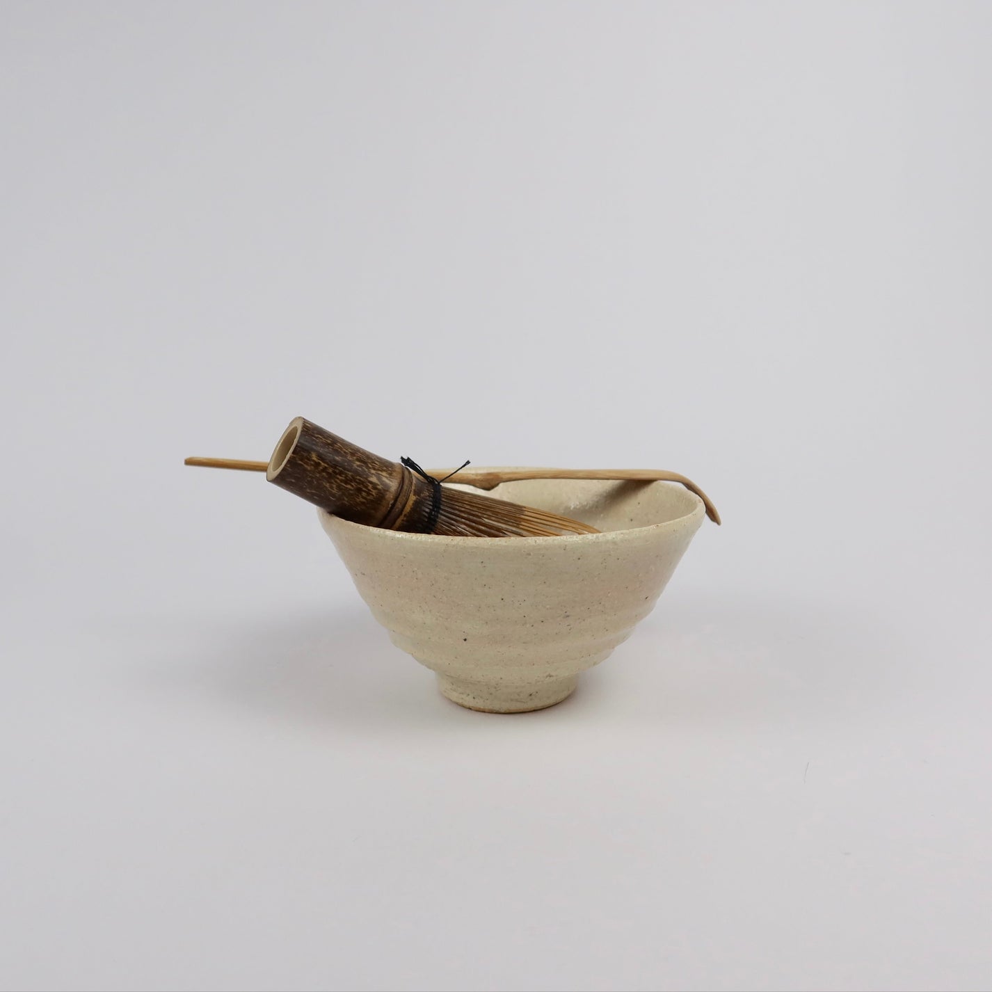 Korean ceramic matcha tea bowl with rokurome