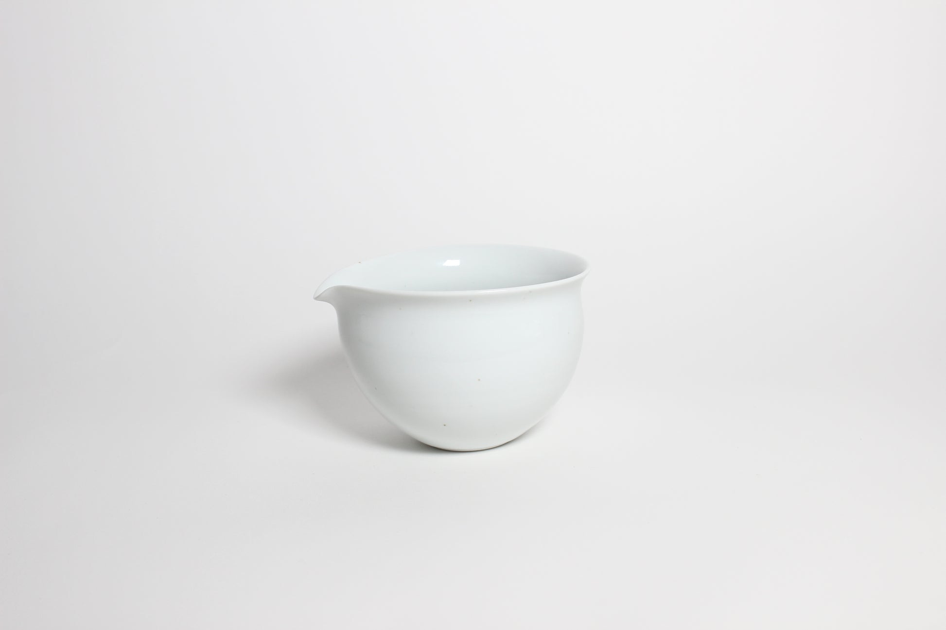 Ceramic tea serving pitcher/tea bowl