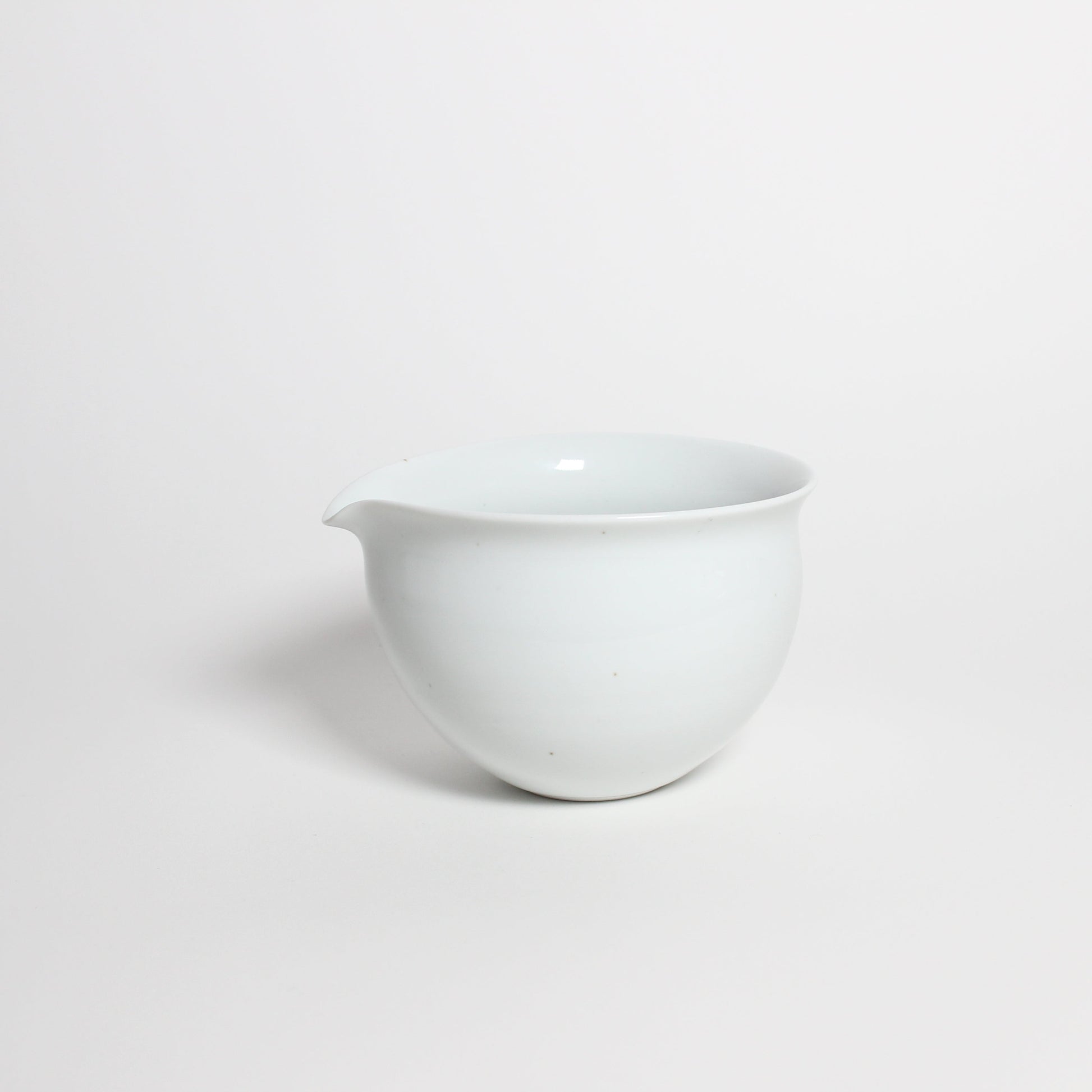 Ceramic tea serving pitcher/tea bowl