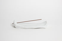 Ceramic leafy incense burner