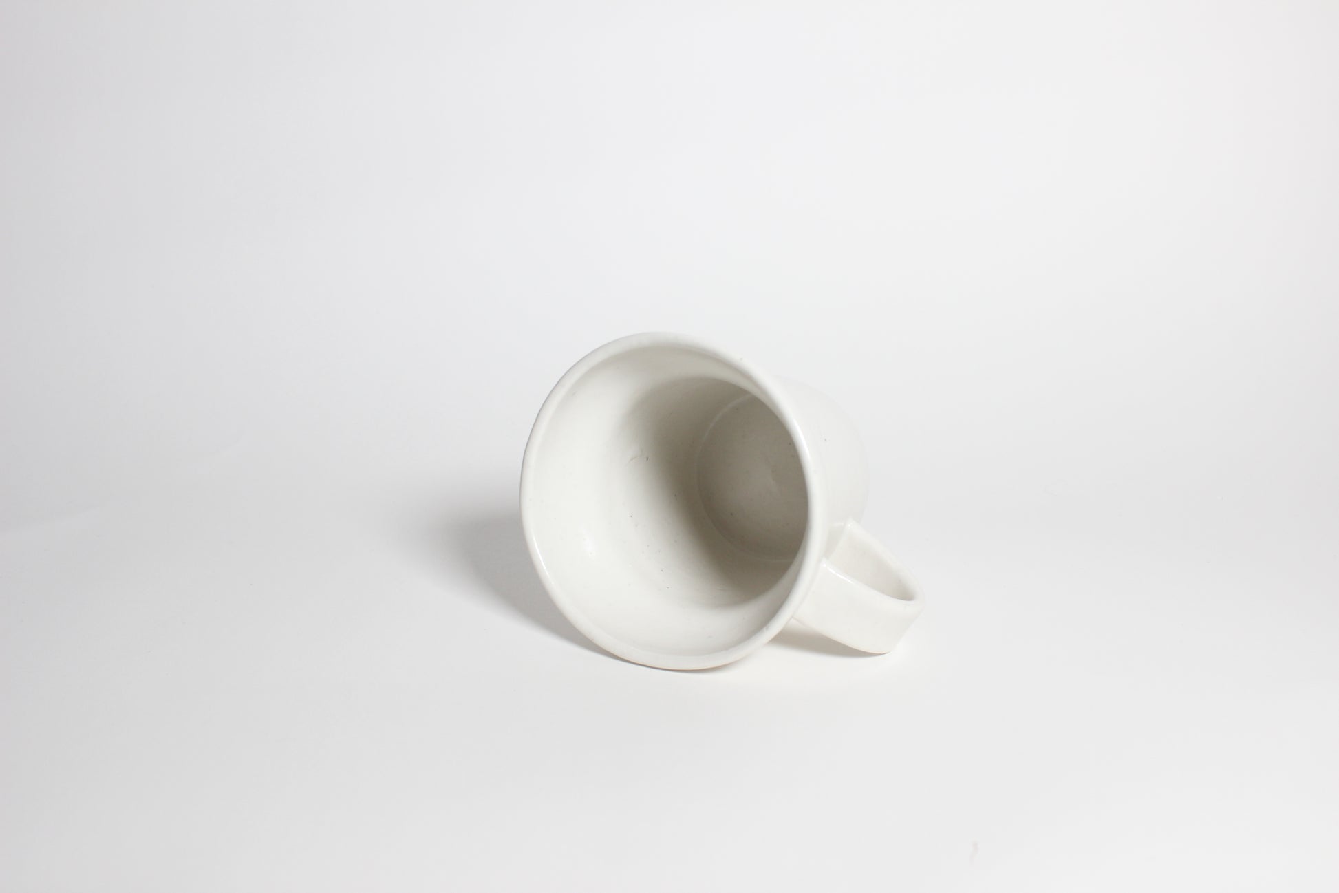 (KR) Ceramic fluted mug 02 in soft cream