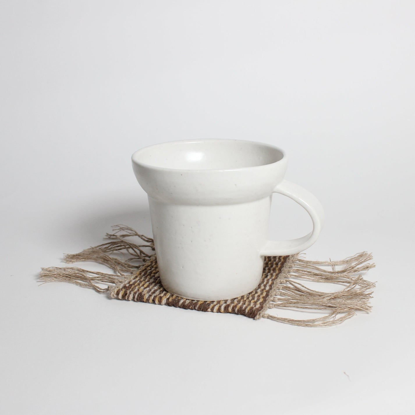 (KR) Ceramic fluted mug 02 in soft cream