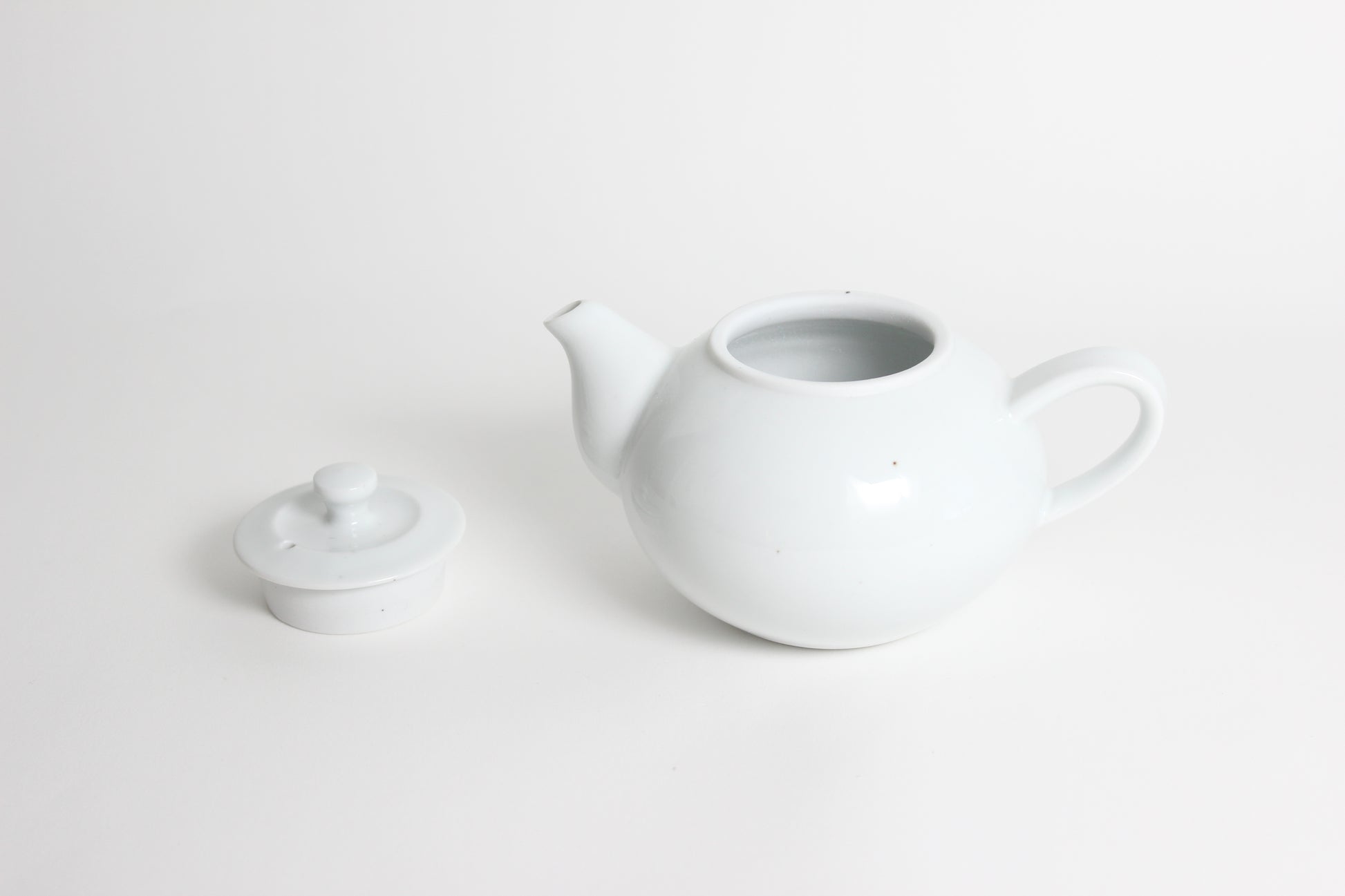 Korean Baekja Porcelain Tea Pot &amp; High Stand Tray