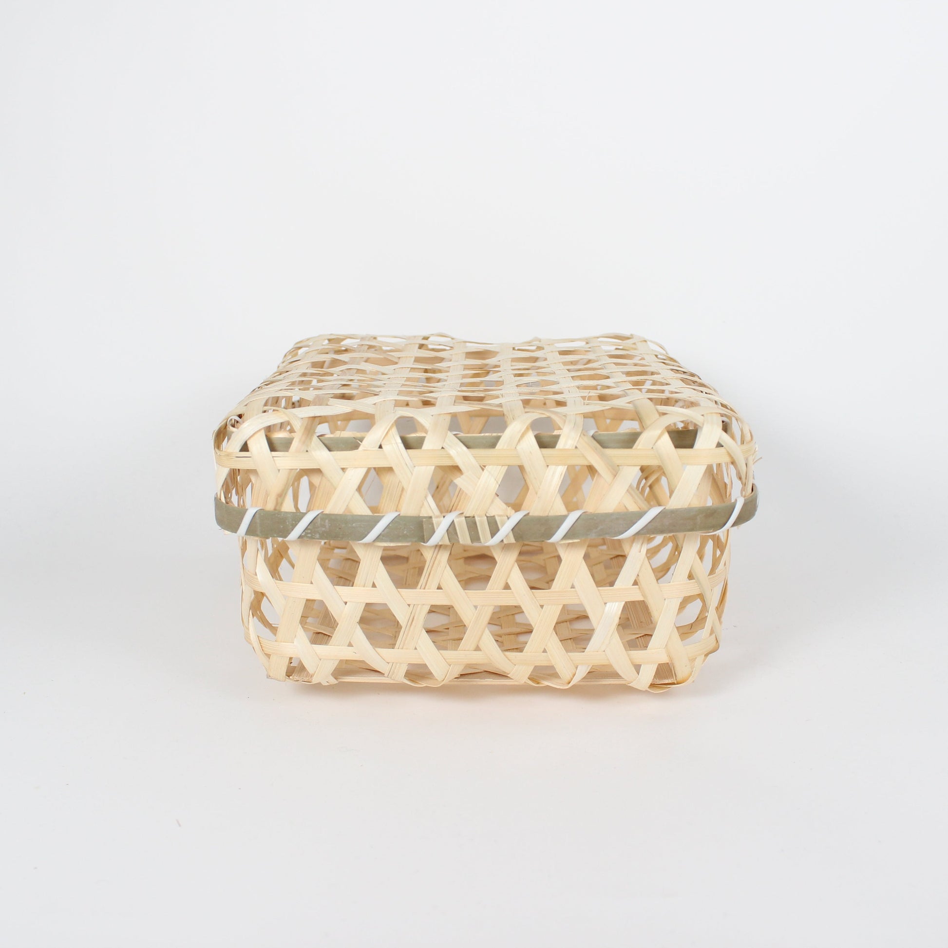Handcrafted Retro Woven Lidded Bamboo Baskets, 3 Sizes