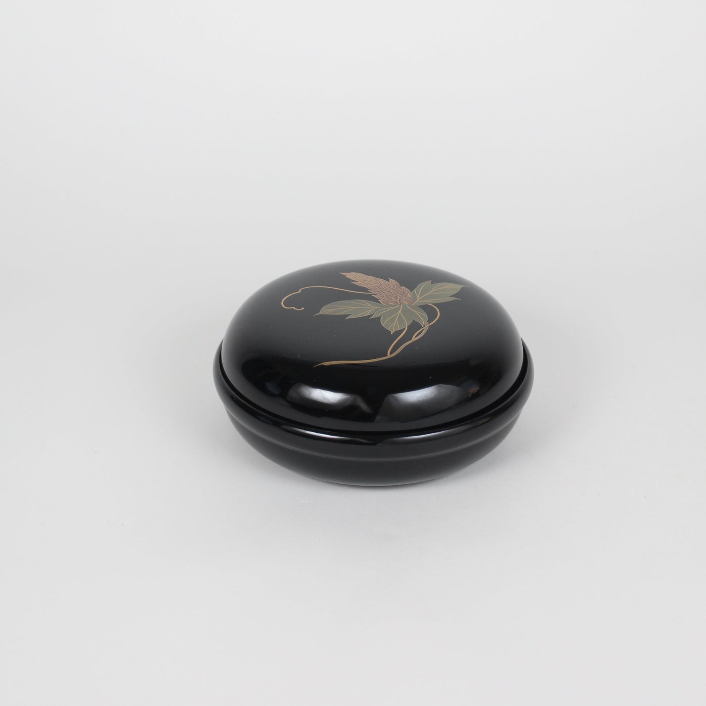 Japanese Urushi Lacquered Wooden Round Box, Kudzu Flower Motif