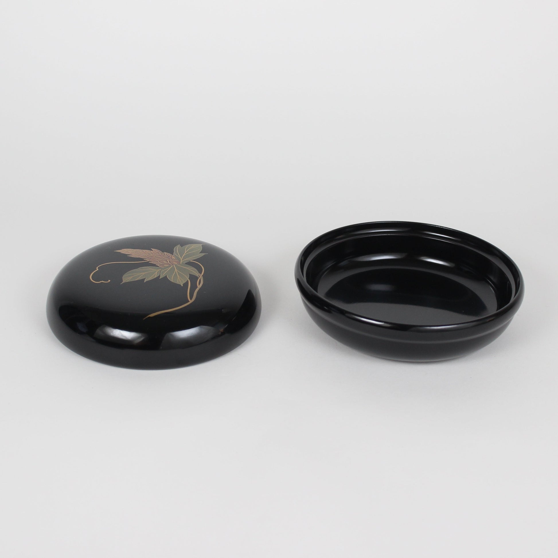 Japanese Urushi Lacquered Wooden Round Box, Kudzu Flower Motif