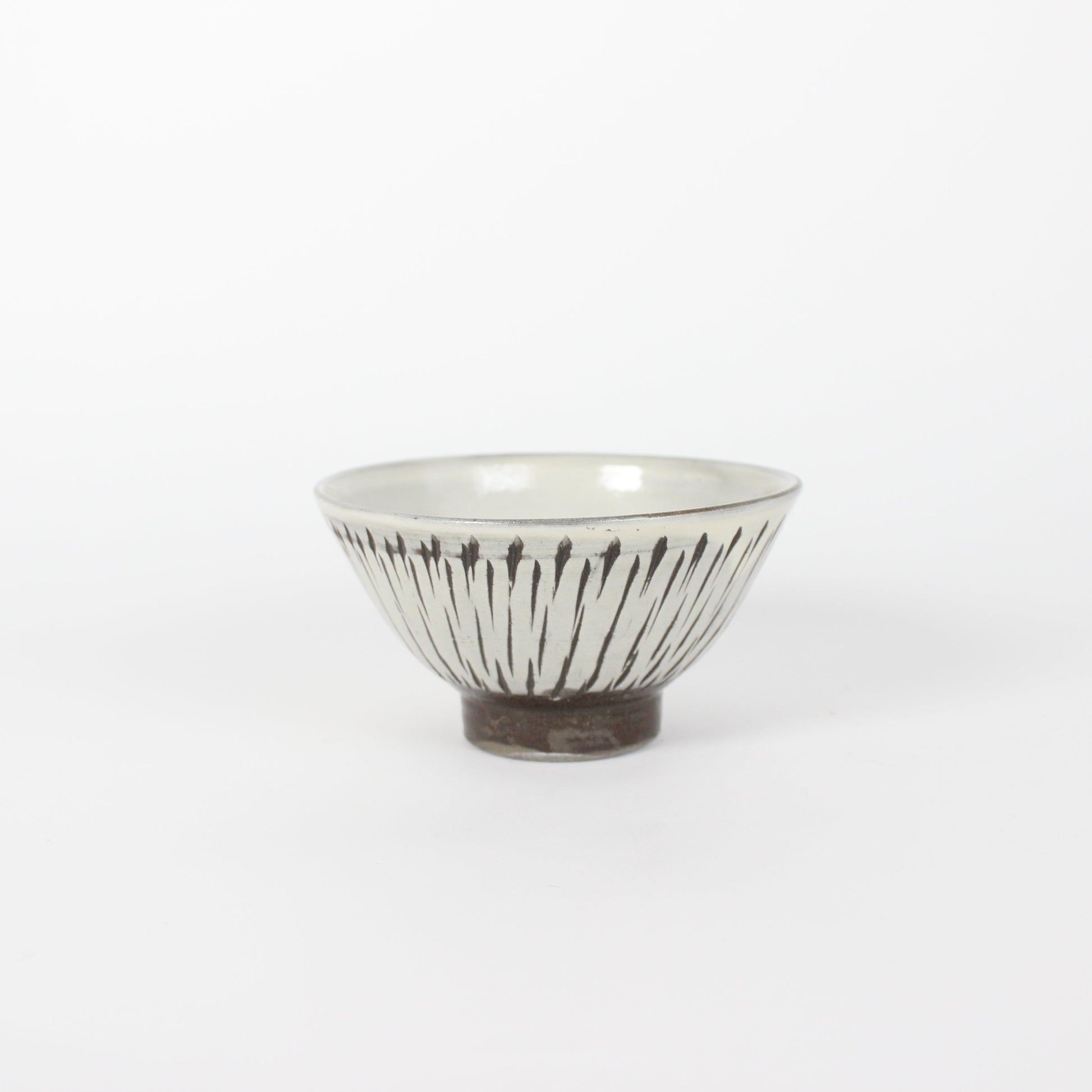 Japanese Onta-Yaki Tobikana Ceramic Bowl