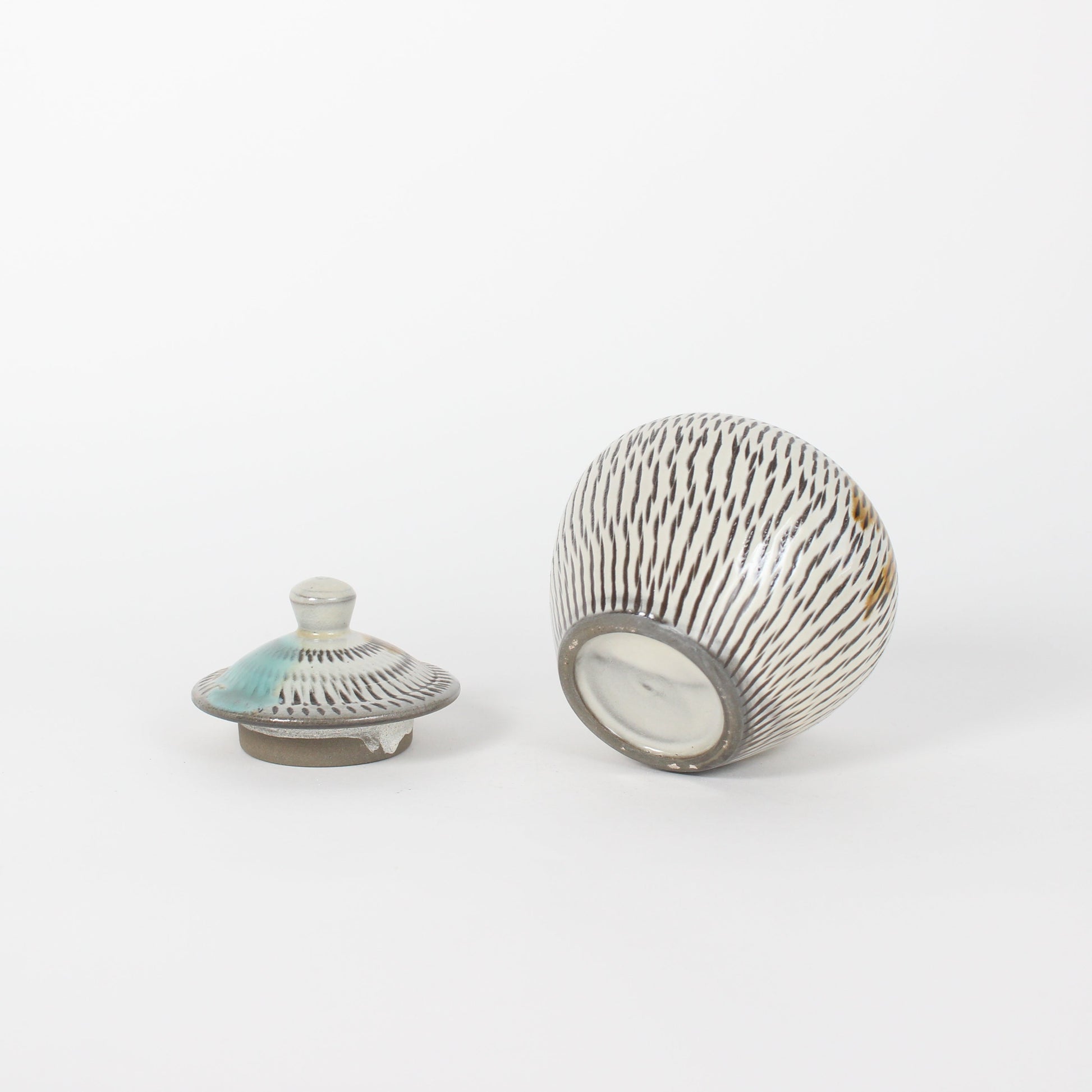 Japanese Onta-Yaki Tobikana Ceramic Lidded Jar