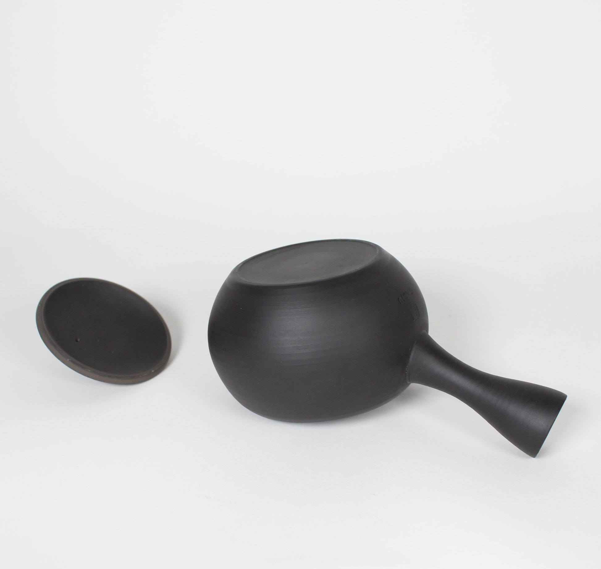 Japanese Tokoname Ceramic Kyusu Tea Pot, Unglazed Iron Black
