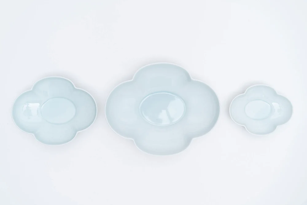 Japanese Mizu-mizu Porcelain Floral Plate, L