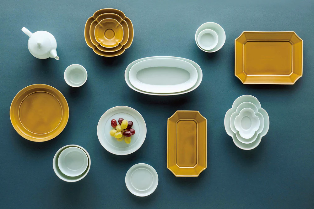 Japanese Mizu-mizu Porcelain Floral Plate, M