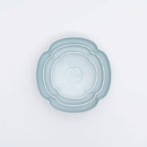 Japanese Mizu-mizu Porcelain Round Floral Plate, M